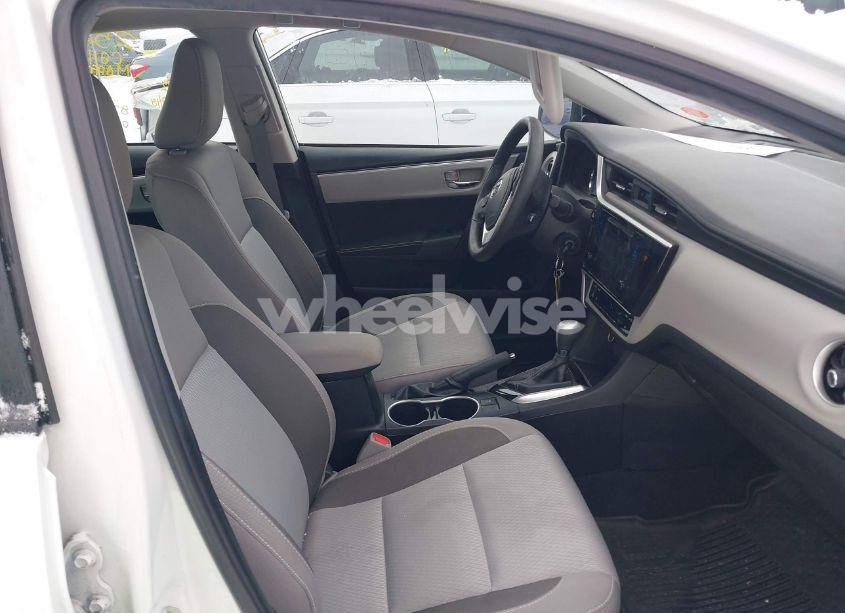 Photo 5 of 2019 Toyota Corolla LE (VIN 2T1BURHE9KC185000)