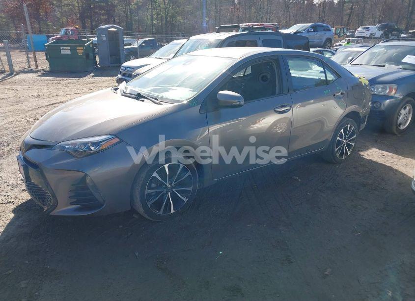 Photo 2 of 2019 Toyota Corolla SE (VIN 2T1BURHE9KC190648)