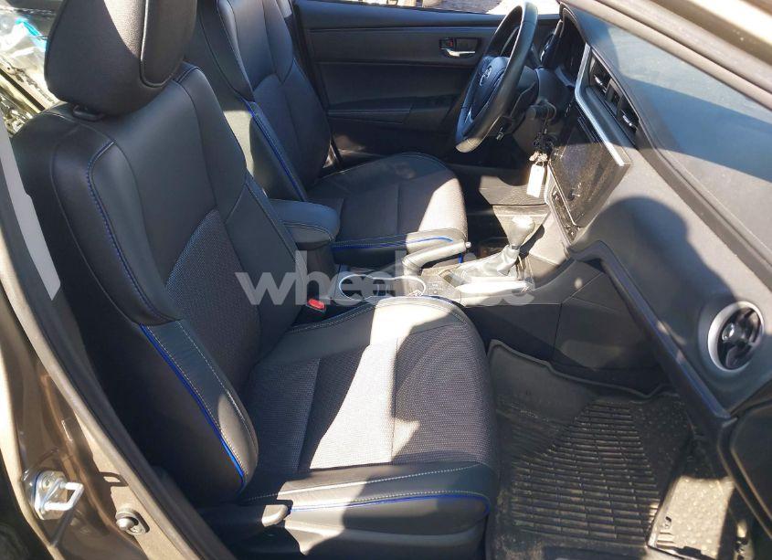 Photo 5 of 2019 Toyota Corolla SE (VIN 2T1BURHE9KC190648)