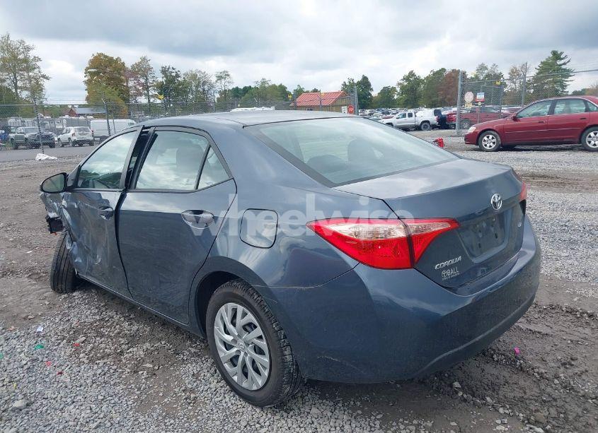 Photo 3 of 2019 Toyota Corolla LE (VIN 2T1BURHE9KC193033)
