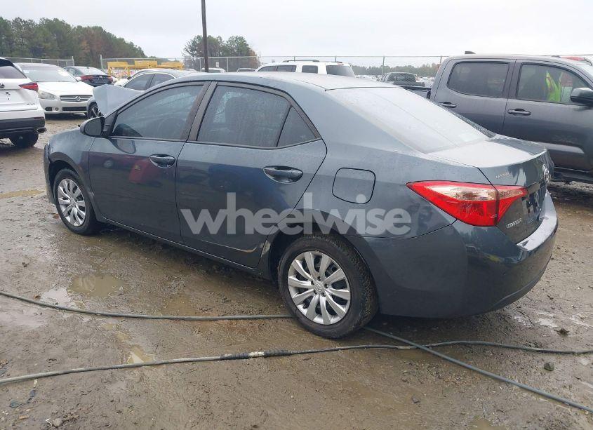 Photo 3 of 2019 Toyota Corolla LE (VIN 2T1BURHE9KC194683)