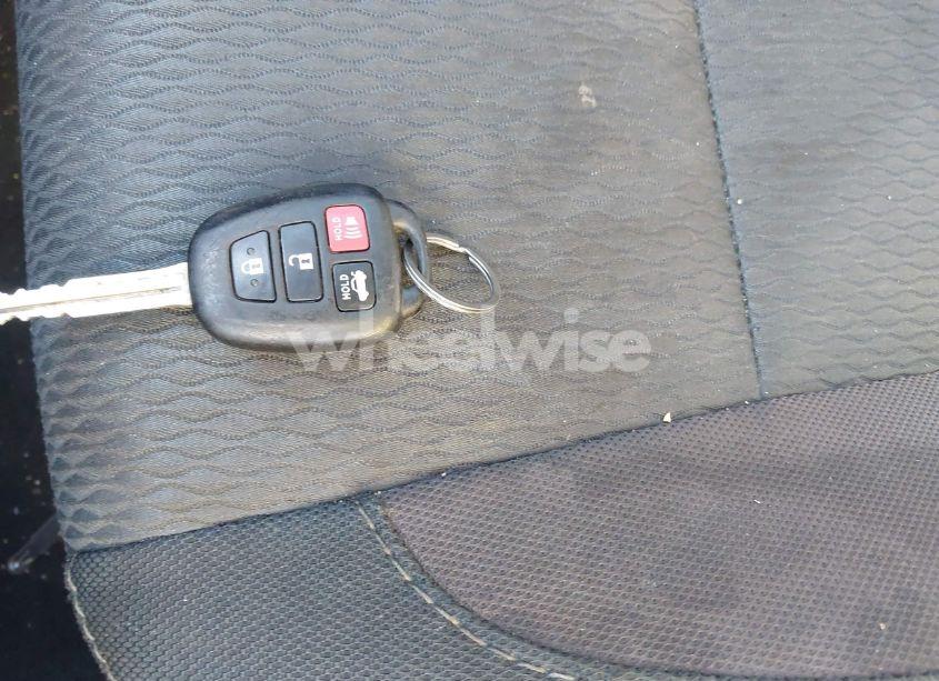 Photo 11 of 2019 Toyota Corolla LE (VIN 2T1BURHE9KC198328)