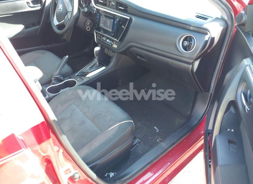 Photo 5 of 2019 Toyota Corolla LE (VIN 2T1BURHE9KC198328)