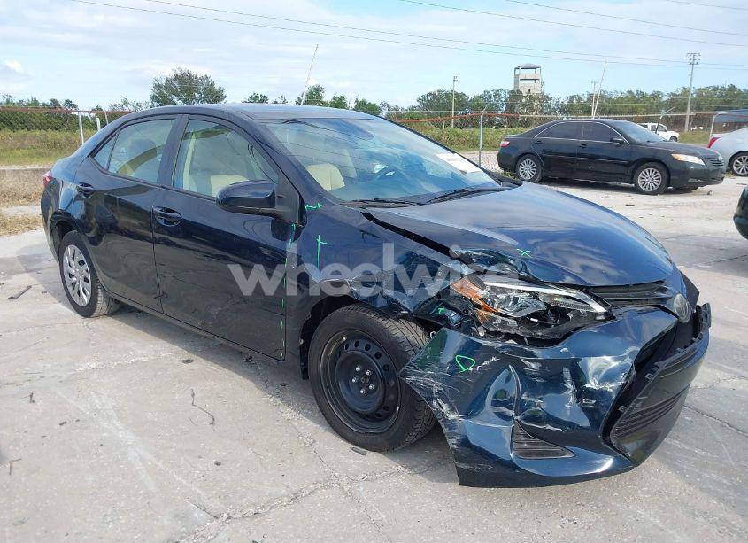 2019 Toyota Corolla LE (VIN 2T1BURHE9KC221297) main photo