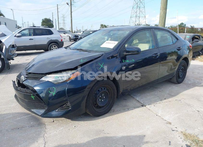 Photo 2 of 2019 Toyota Corolla LE (VIN 2T1BURHE9KC221297)