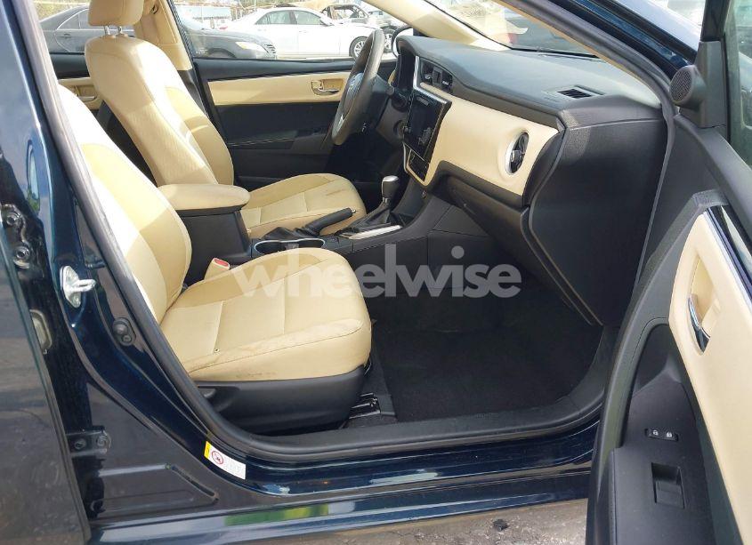 Photo 5 of 2019 Toyota Corolla LE (VIN 2T1BURHE9KC221297)