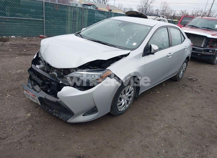 Photo 2 of 2019 Toyota Corolla LE (VIN 2T1BURHE9KC221669)