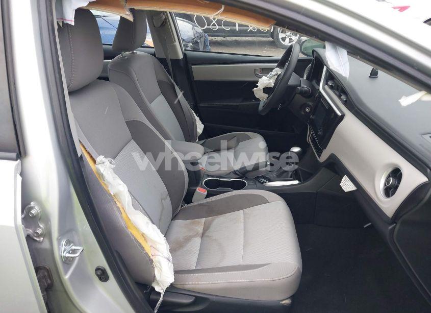 Photo 5 of 2019 Toyota Corolla LE (VIN 2T1BURHE9KC221669)