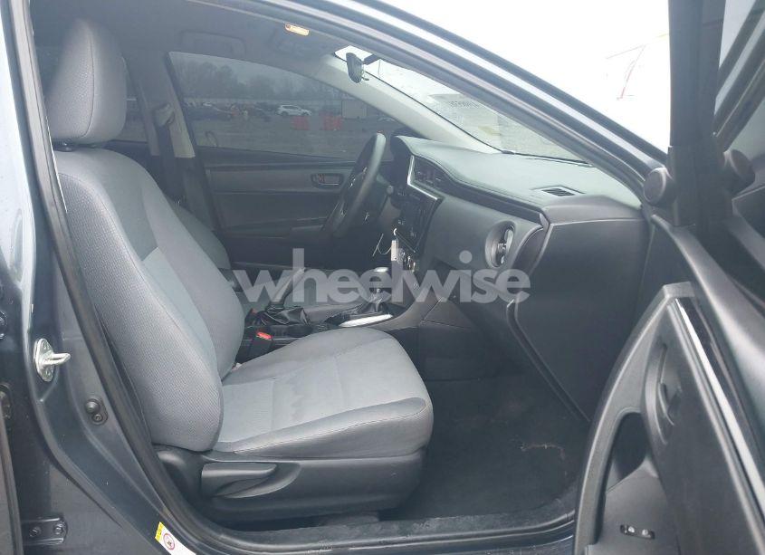 Photo 5 of 2019 Toyota Corolla L (VIN 2T1BURHE9KC223051)