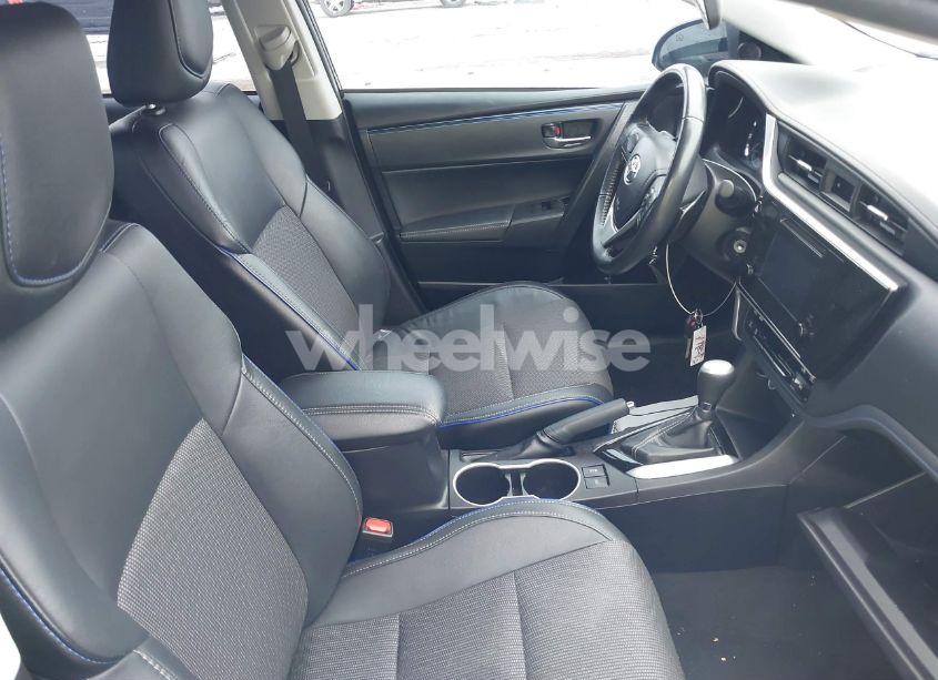 Photo 5 of 2019 Toyota Corolla SE (VIN 2T1BURHE9KC232204)