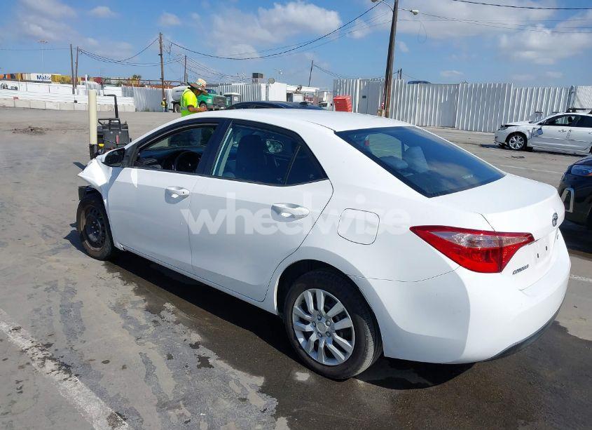 Photo 3 of 2019 Toyota Corolla LE (VIN 2T1BURHE9KC239122)