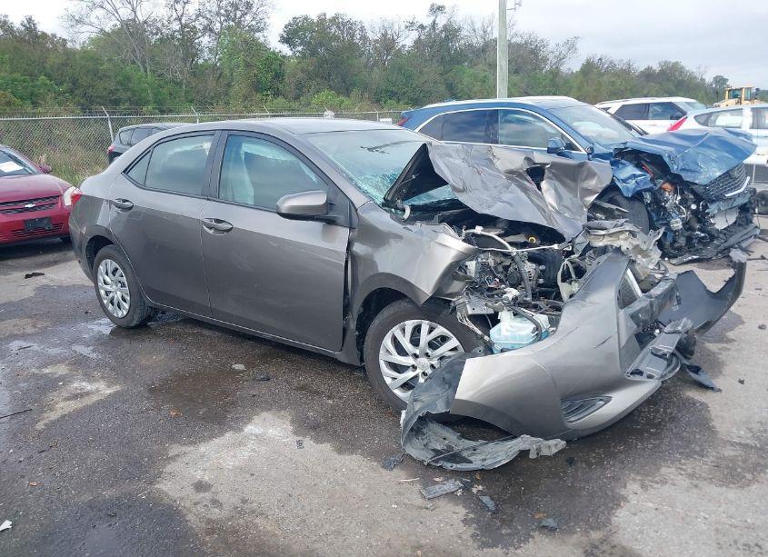 2019 Toyota Corolla LE (VIN 2T1BURHE9KC241596) main photo