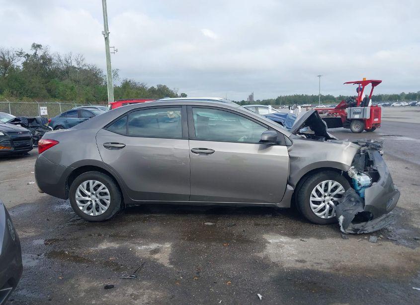Photo 13 of 2019 Toyota Corolla LE (VIN 2T1BURHE9KC241596)