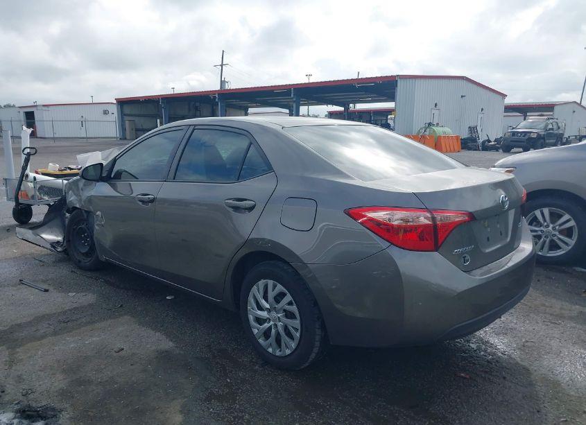 Photo 3 of 2019 Toyota Corolla LE (VIN 2T1BURHE9KC241596)
