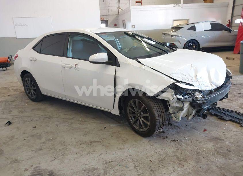 2015 Toyota Corolla LE (VIN 2T1BURHEXFC253763) main photo