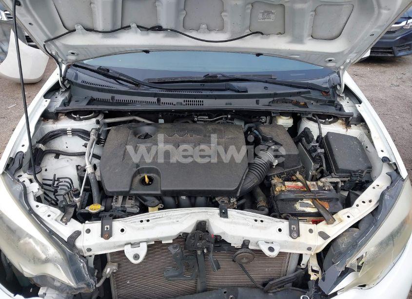 Photo 10 of 2015 Toyota Corolla LE (VIN 2T1BURHEXFC269445)