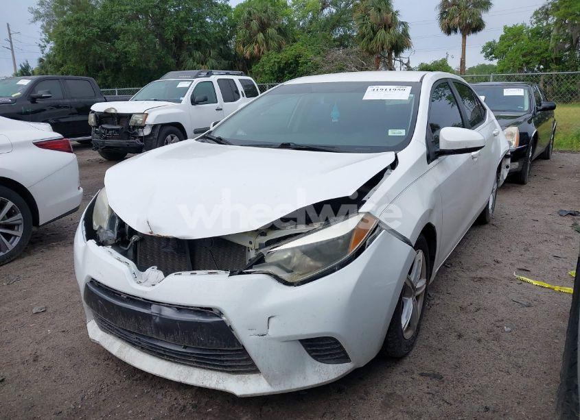 Photo 2 of 2015 Toyota Corolla LE (VIN 2T1BURHEXFC269445)