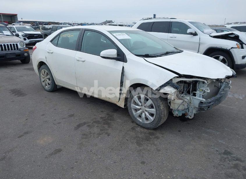 2015 Toyota Corolla LE (VIN 2T1BURHEXFC332690) main photo