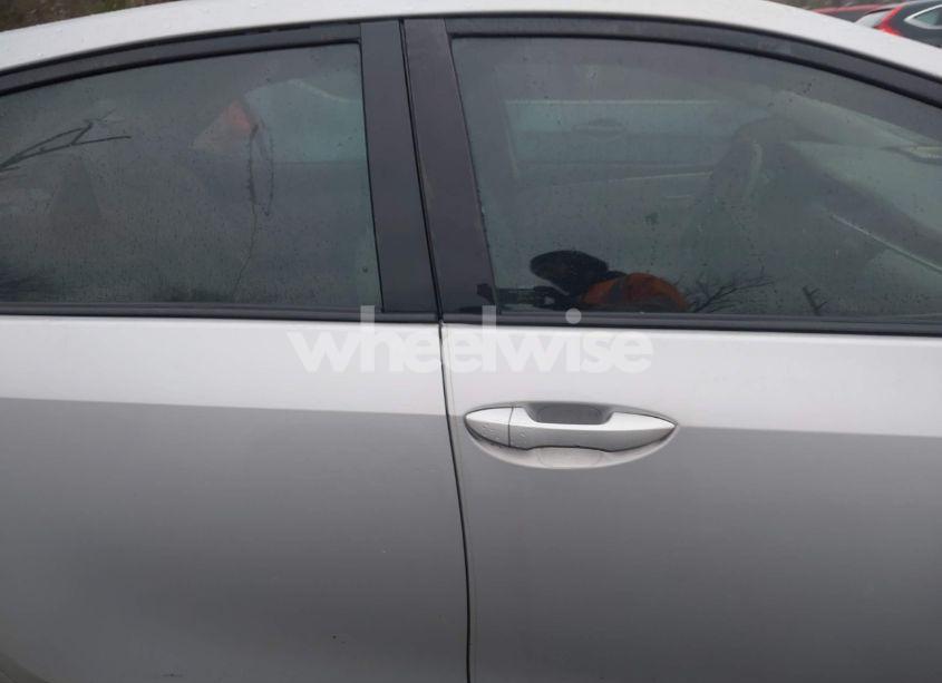 Photo 13 of 2015 Toyota Corolla LE (VIN 2T1BURHEXFC345603)