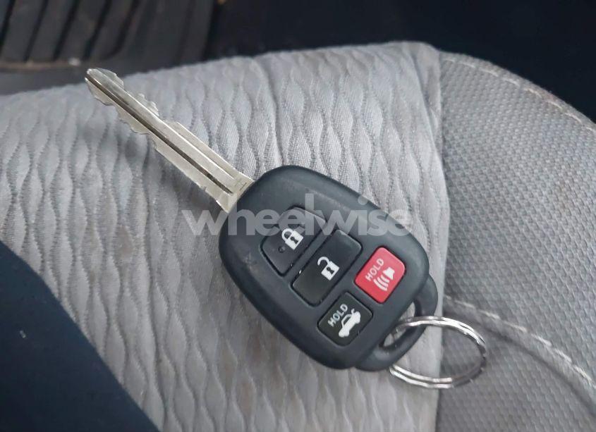 Photo 11 of 2015 Toyota Corolla LE (VIN 2T1BURHEXFC407291)