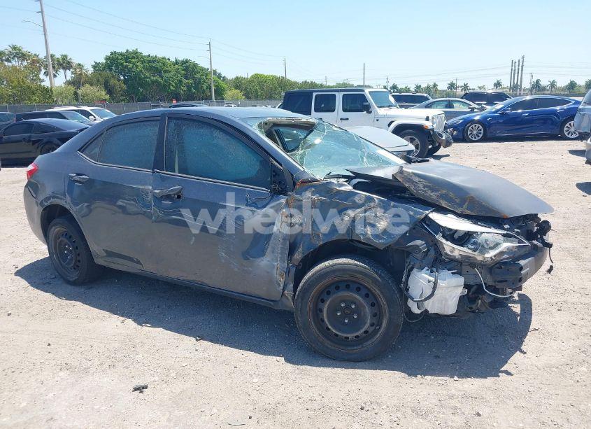 2015 Toyota Corolla LE (VIN 2T1BURHEXFC449900) main photo