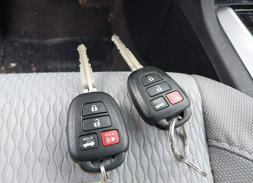 Photo 11 of 2015 Toyota Corolla LE (VIN 2T1BURHEXFC475123)