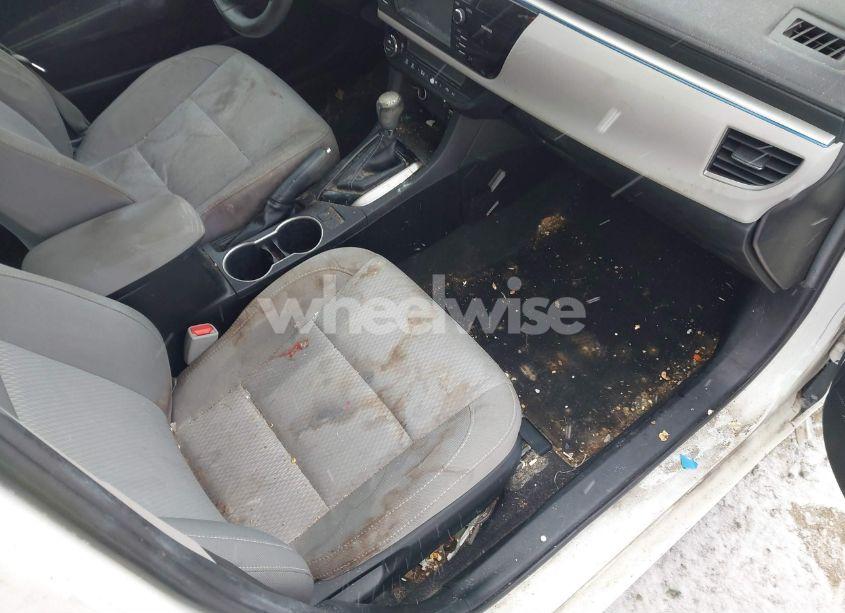 Photo 5 of 2016 Toyota Corolla LE (VIN 2T1BURHEXGC561940)