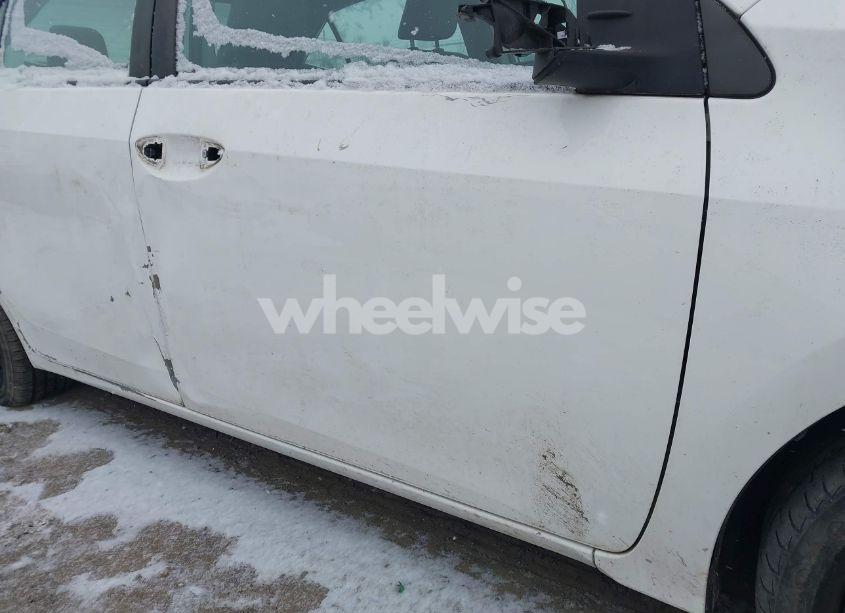 Photo 6 of 2016 Toyota Corolla LE (VIN 2T1BURHEXGC561940)