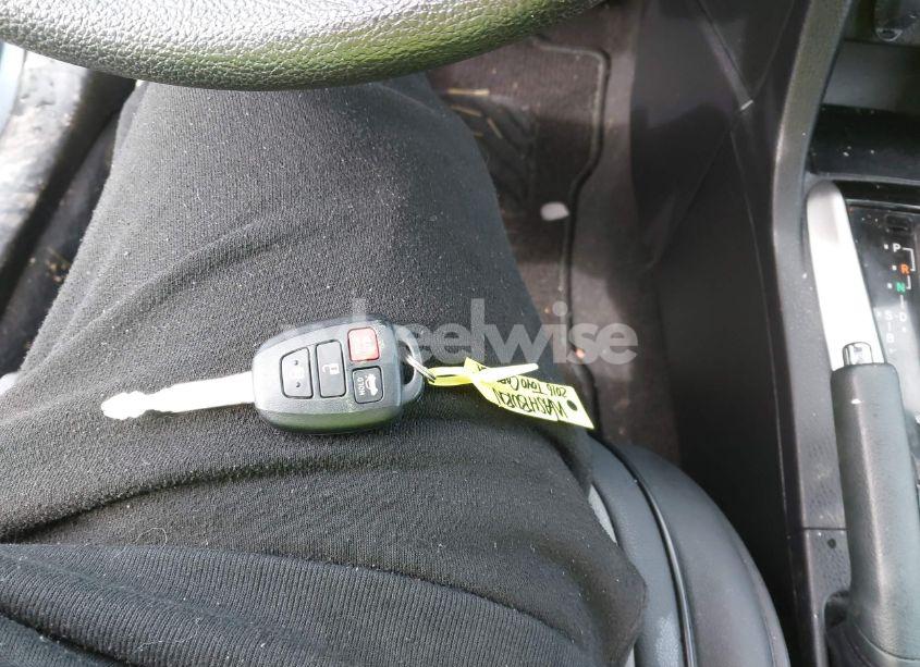 Photo 11 of 2016 Toyota Corolla LE (VIN 2T1BURHEXGC562568)