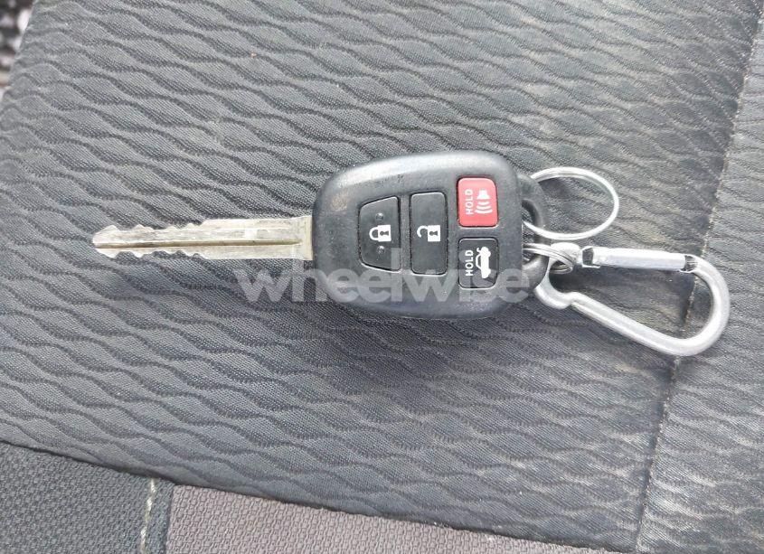 Photo 11 of 2017 Toyota Corolla L/LE/XLE/SE/XSE (VIN 2T1BURHEXHC751464)