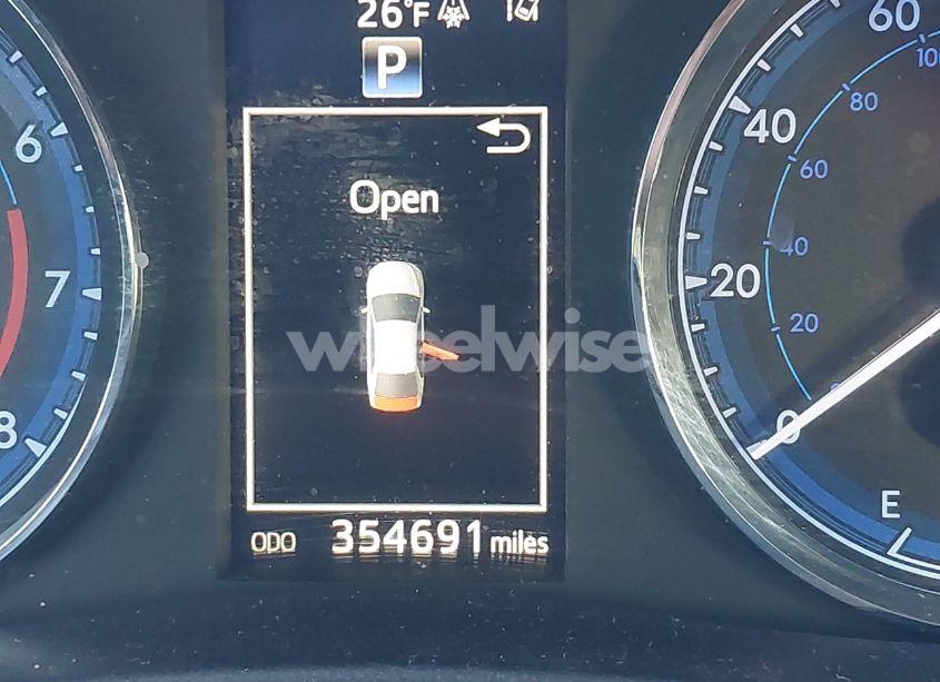 Photo 15 of 2017 Toyota Corolla SE (VIN 2T1BURHEXHC786599)