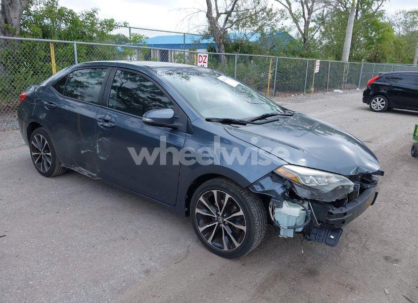 2017 Toyota Corolla SE (VIN 2T1BURHEXHC796131) main photo
