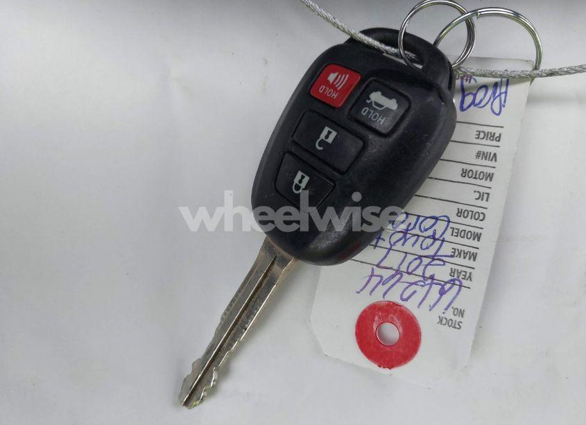 Photo 11 of 2017 Toyota Corolla SE (VIN 2T1BURHEXHC838099)