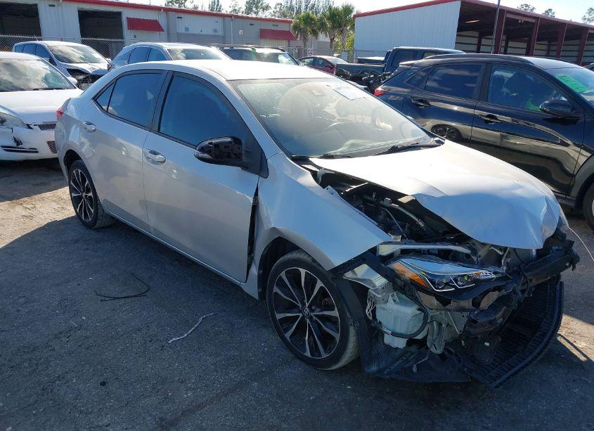 2017 Toyota Corolla SE (VIN 2T1BURHEXHC840628) main photo