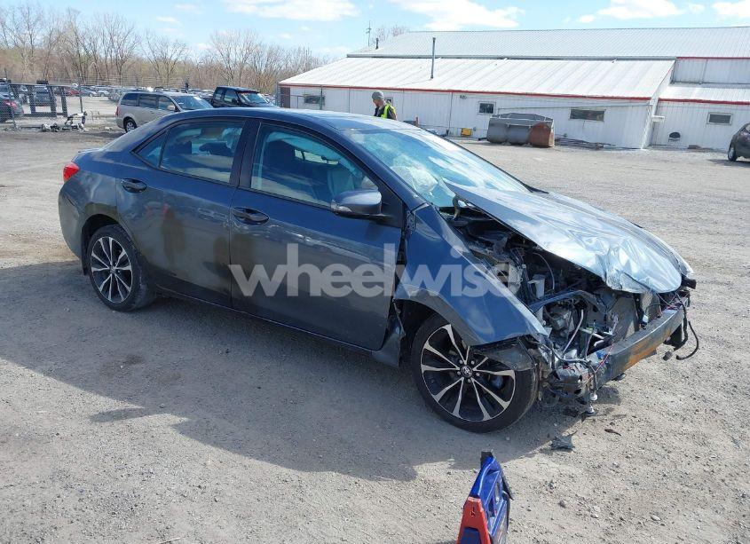 2017 Toyota Corolla SE (VIN 2T1BURHEXHC849832) main photo