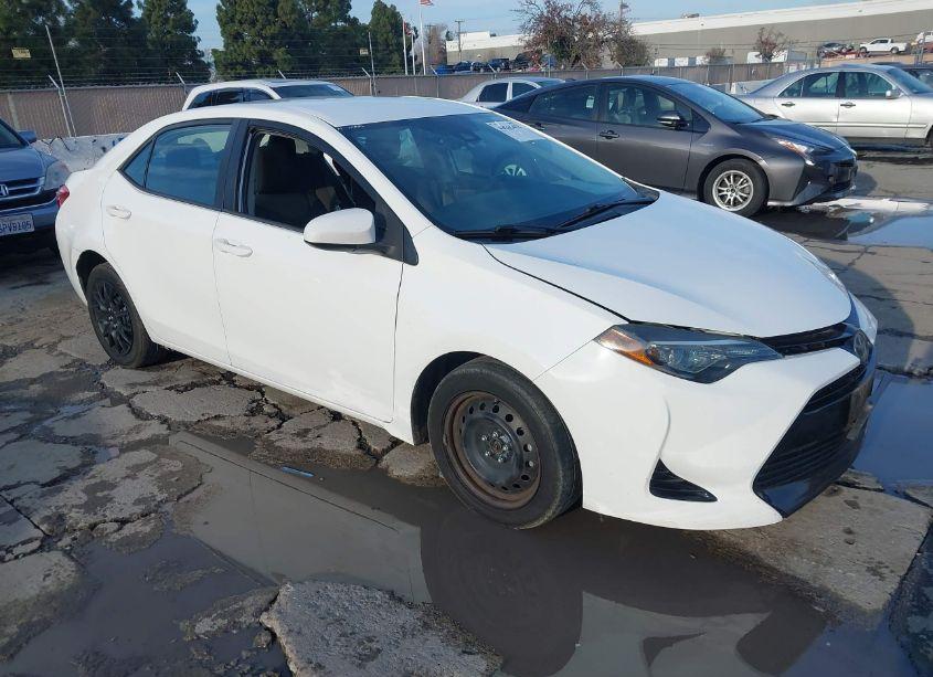 2017 Toyota Corolla LE (VIN 2T1BURHEXHC933214) main photo