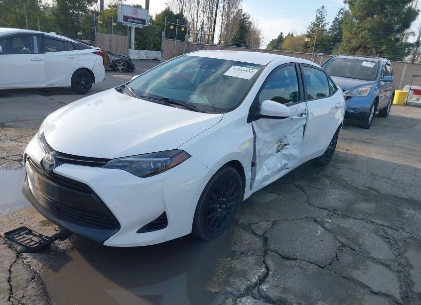 Photo 6 of 2017 Toyota Corolla LE (VIN 2T1BURHEXHC933214)