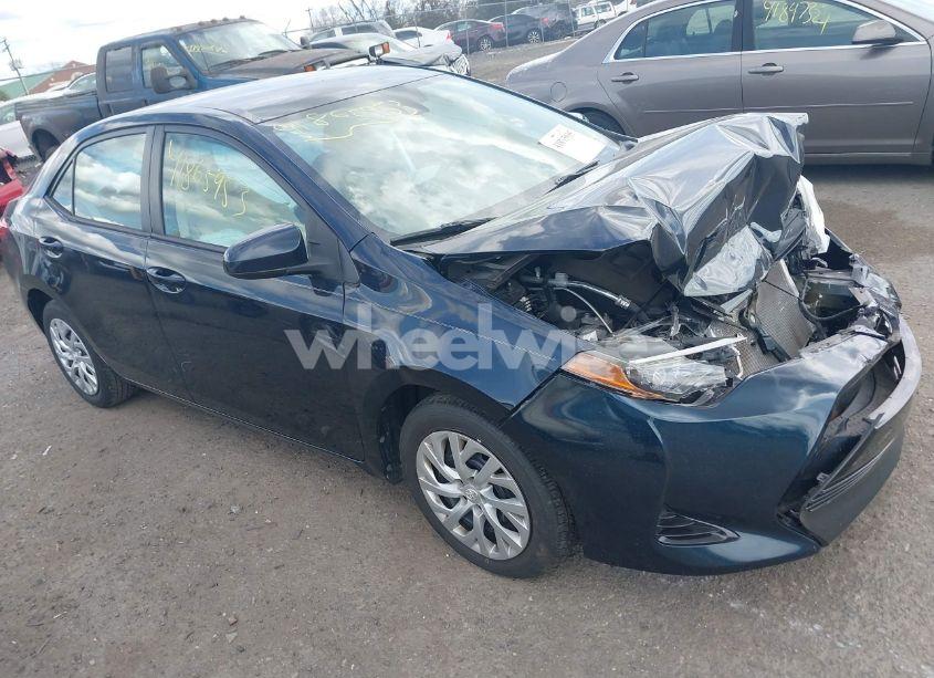 2017 Toyota Corolla LE (VIN 2T1BURHEXHC935285) main photo