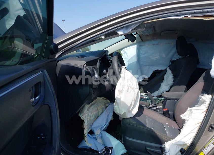 Photo 5 of 2017 Toyota Corolla LE (VIN 2T1BURHEXHC940342)