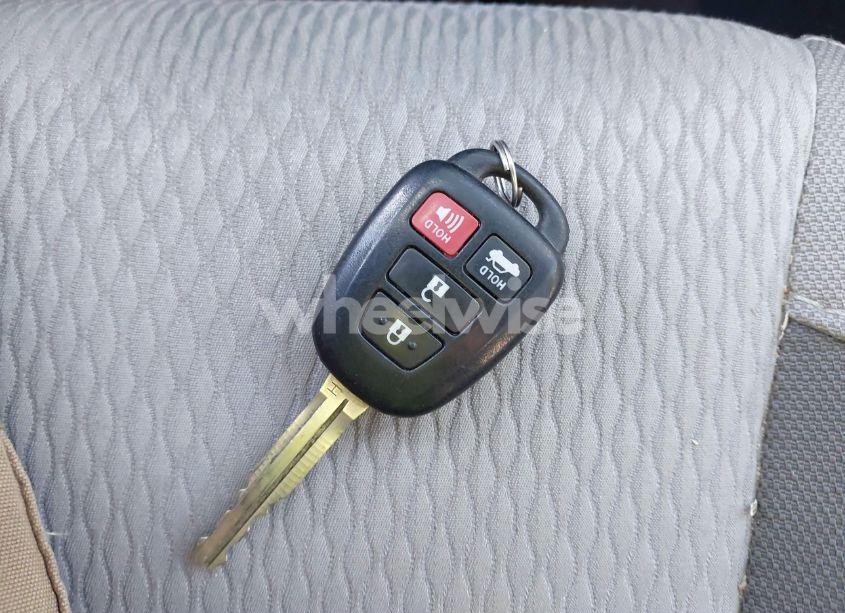 Photo 11 of 2017 Toyota Corolla LE (VIN 2T1BURHEXHC952670)