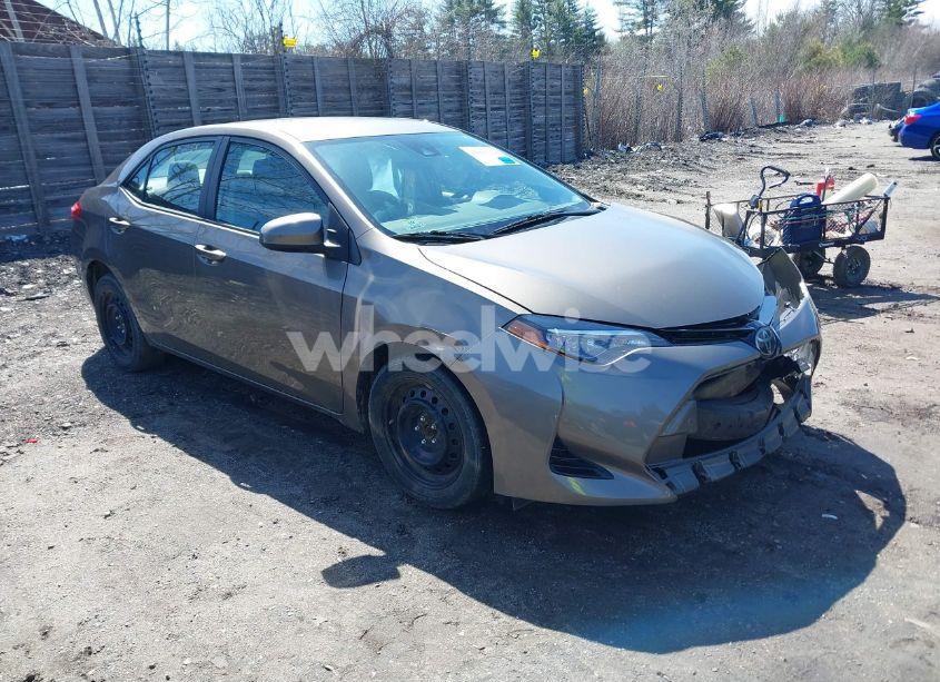 2017 Toyota Corolla LE (VIN 2T1BURHEXHC960185) main photo