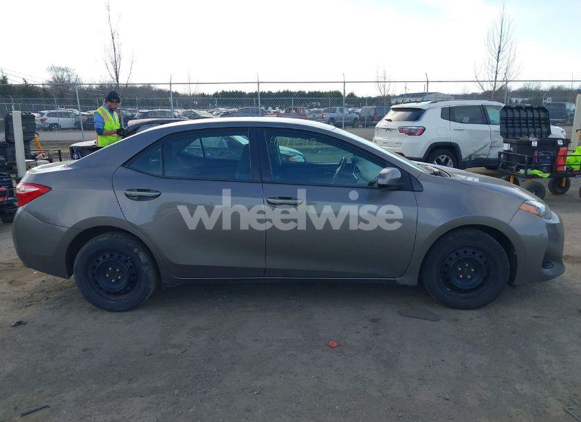 Photo 13 of 2017 Toyota Corolla LE (VIN 2T1BURHEXHC963653)