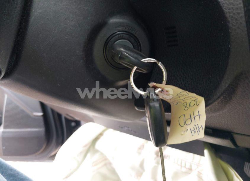 Photo 11 of 2018 Toyota Corolla LE (VIN 2T1BURHEXJC003206)