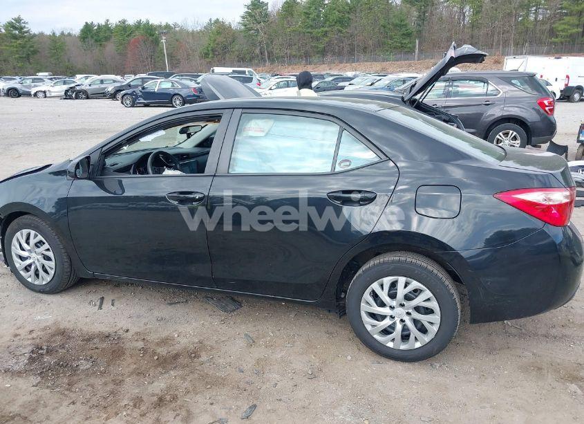 Photo 14 of 2018 Toyota Corolla LE (VIN 2T1BURHEXJC003206)