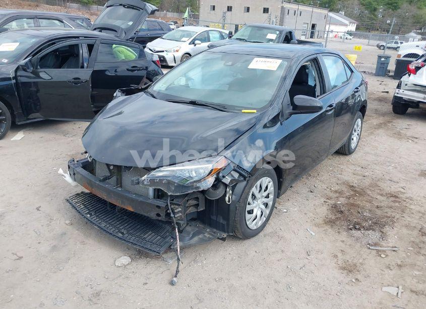 Photo 2 of 2018 Toyota Corolla LE (VIN 2T1BURHEXJC003206)