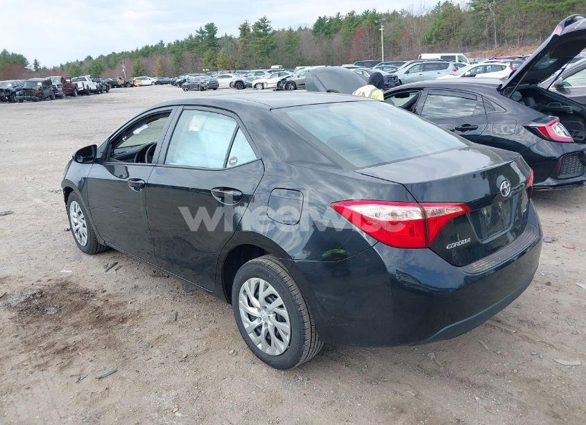 Photo 3 of 2018 Toyota Corolla LE (VIN 2T1BURHEXJC003206)