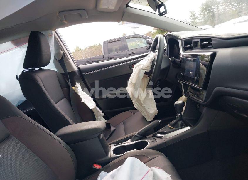 Photo 5 of 2018 Toyota Corolla LE (VIN 2T1BURHEXJC003206)