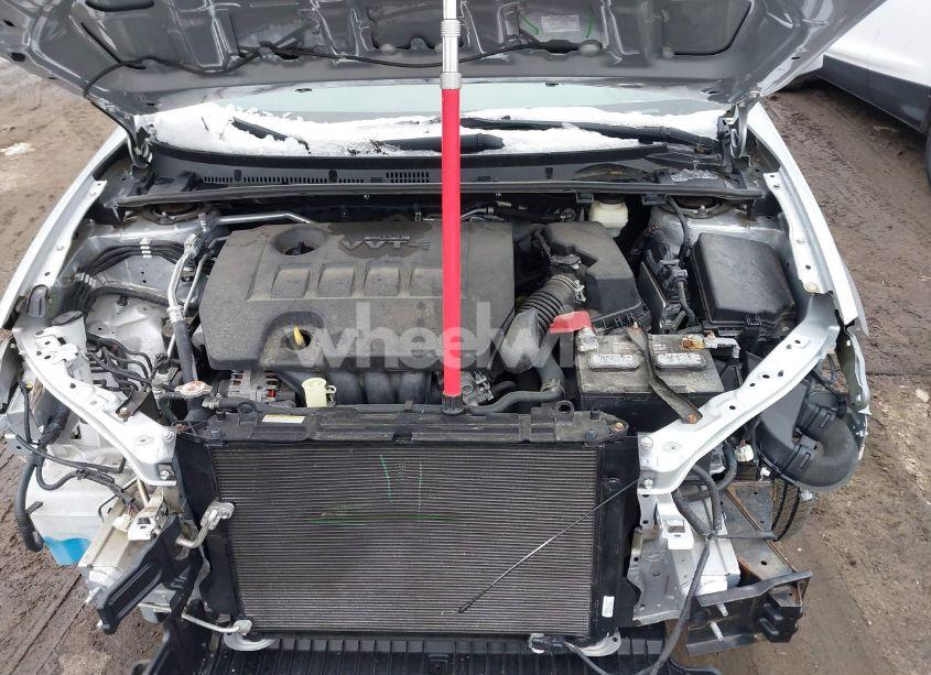 Photo 10 of 2018 Toyota Corolla LE (VIN 2T1BURHEXJC007756)