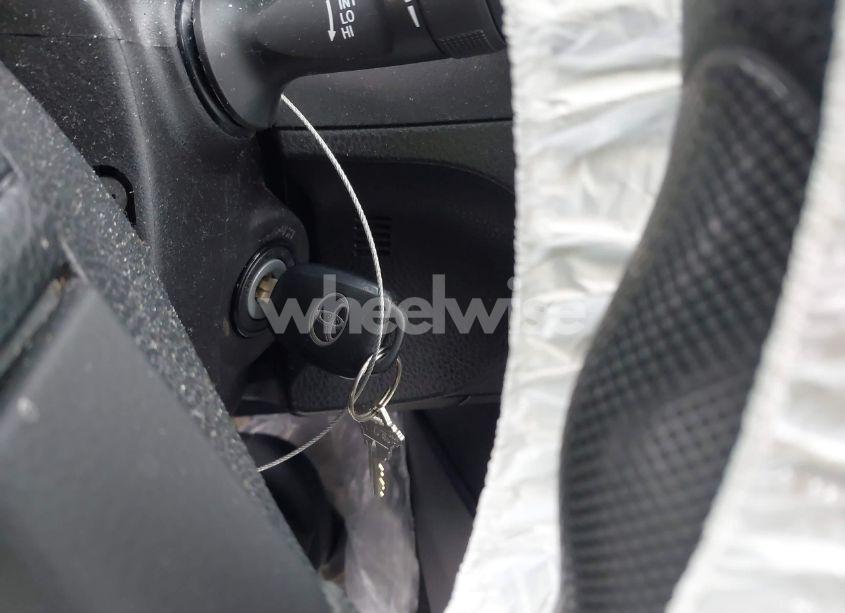 Photo 11 of 2018 Toyota Corolla LE (VIN 2T1BURHEXJC007756)