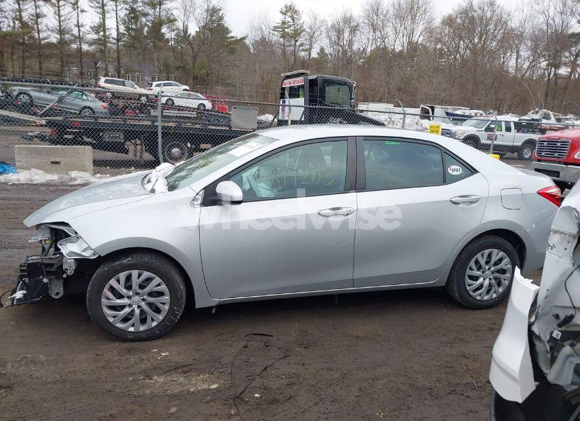 Photo 14 of 2018 Toyota Corolla LE (VIN 2T1BURHEXJC007756)